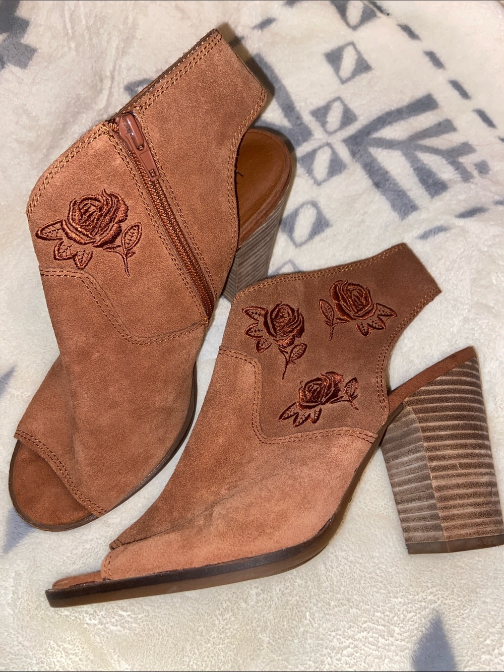 LEATHER FLORAL PEEP TOE BROWN BOOTIE SANDALS Genuine Leather LUCKY BRAND HEELS